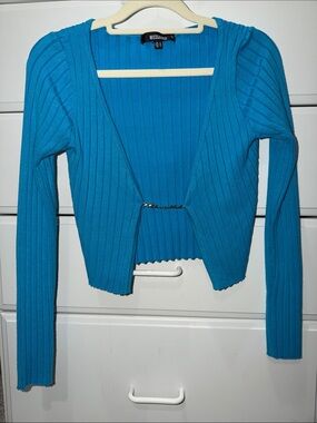 Missguided Teal Ribbed Cropped Cardigan with Chain Clasp